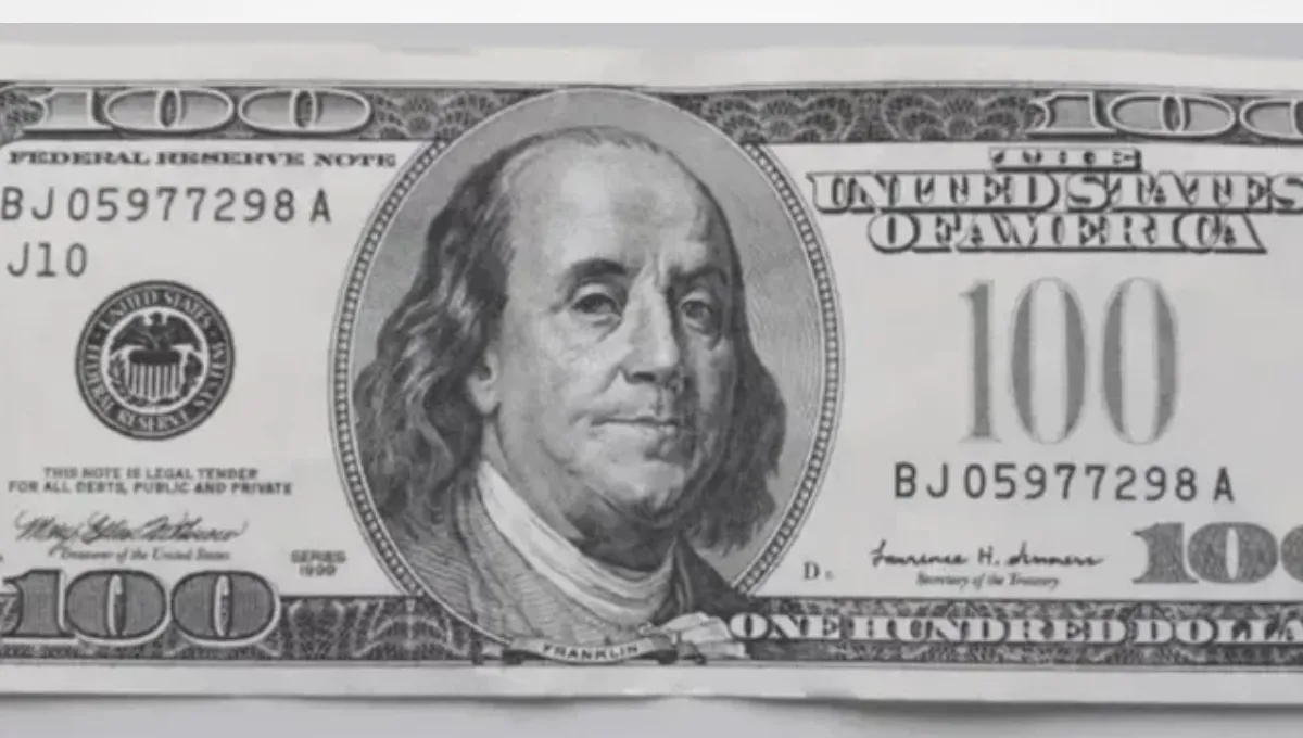 Este billete de U$S100 con un error que circula en Argentina se vende a $200.000 en internet