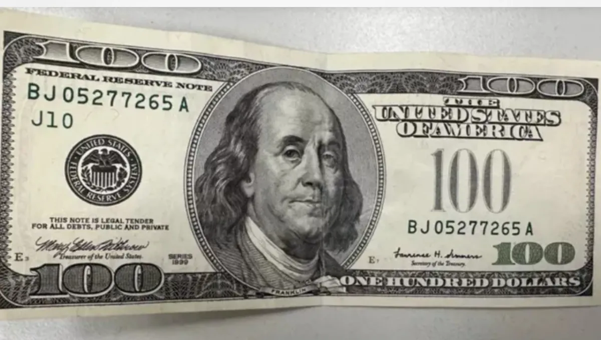 Este billete de U$S100 con un error que circula en Argentina se vende a $200.000 en internet