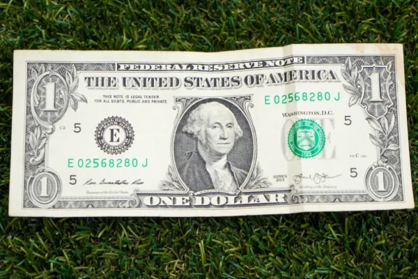 El billete de 1 dólar que se vende por una fortuna: cómo reconocerlo