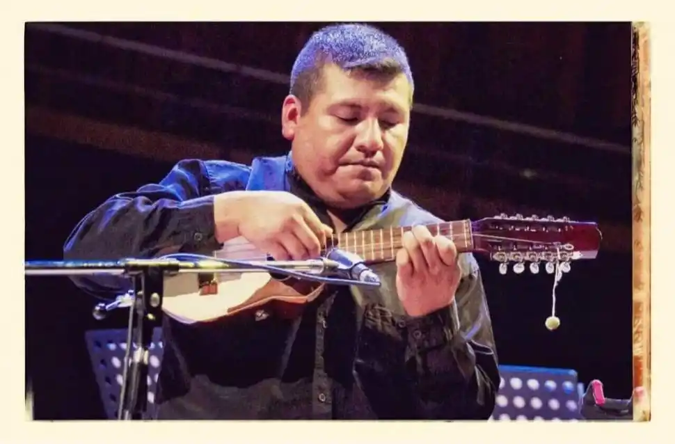 Carperos lleva al escenario el folclore tradicional