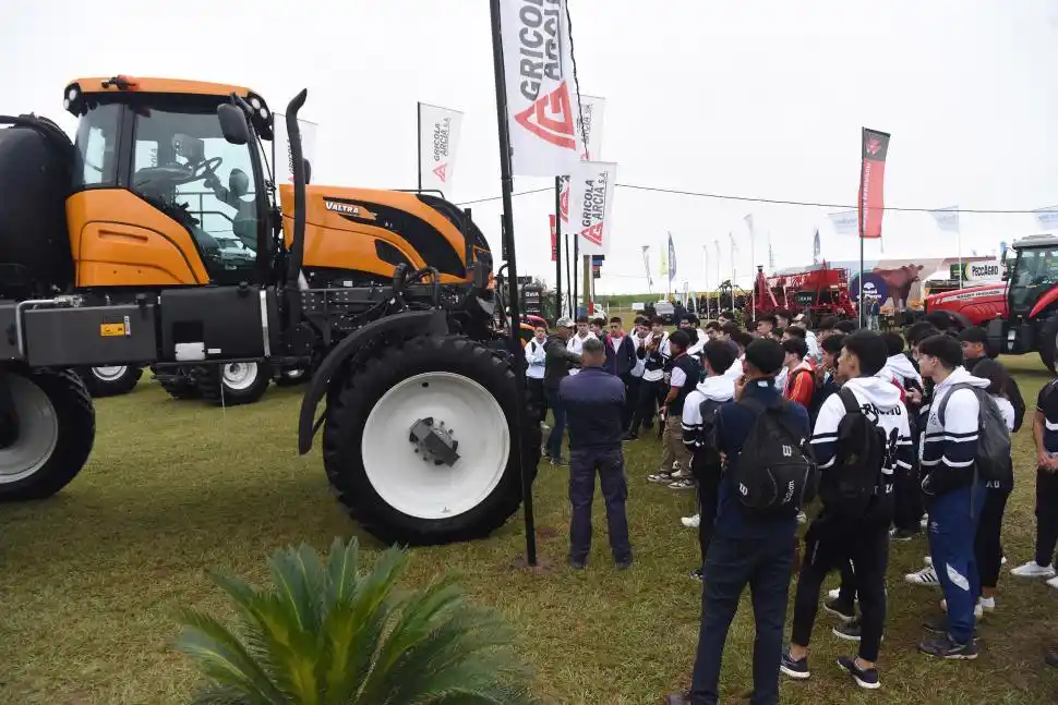 JORNADA. En el primer día se empezó a notar el interés de los visitantes.