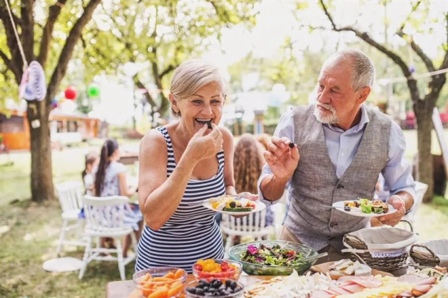 Comer mejor y vivir hasta 10 años más. Las claves de la dieta de la longevidad. 