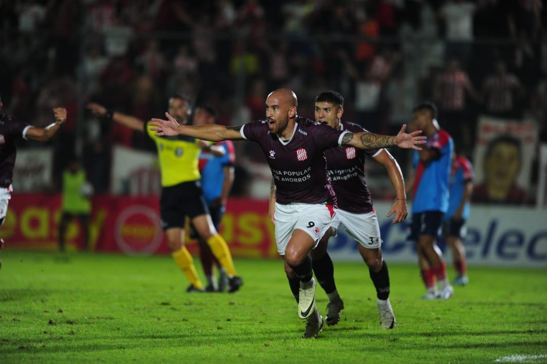 San Martín es muy superior al Arsenal, que lo venció 3-0 para saltar a la cima.
