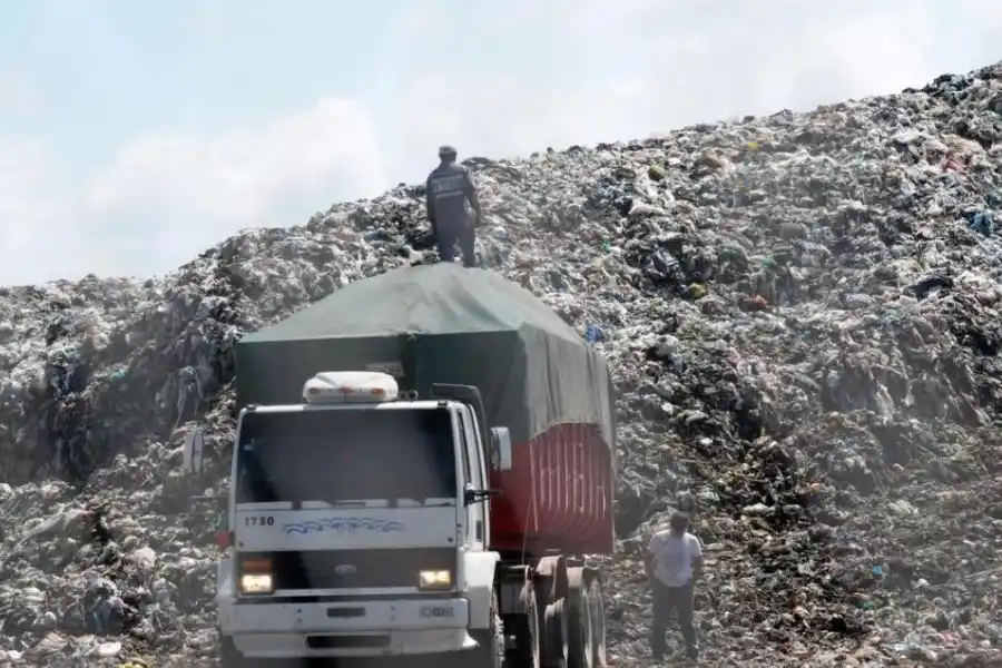 La oposición: entre el papelón radical y los golpes al alfarismo