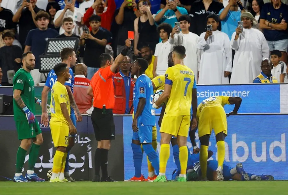 Escándalo en Arabia: Cristiano Ronaldo fue expulsado e intentó agredir a un árbitro