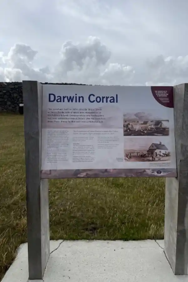 HISTORIA EN LA CARTELERÍA. En una de las zonas emblemáticas de las Islas.