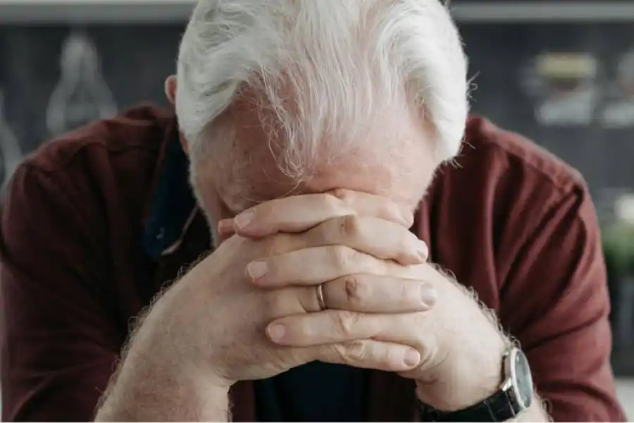 El Alzheimer es una enfermedad progresiva y degenerativa de los nervios centrales