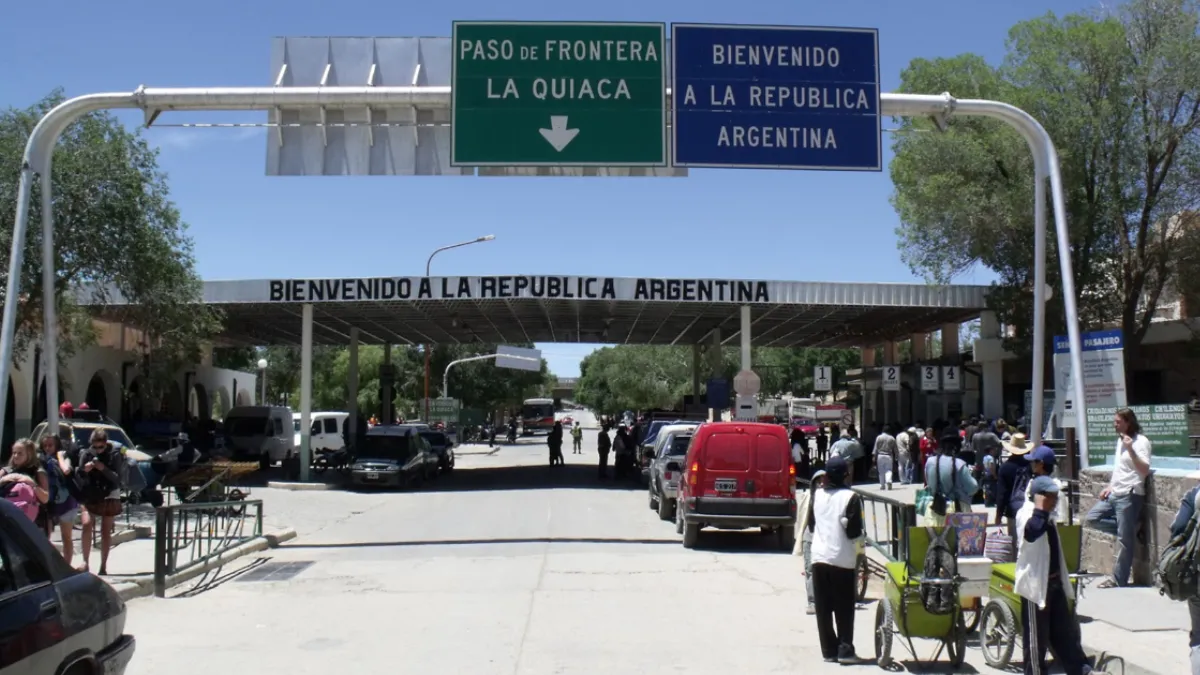 Los argentinos cruzan la frontera en busca de mejores precios en Bolivia: ¿cuánto cuestan las zapatillas, bicicletas y aire acondicionados?