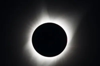 Eclipse solar: los impactantes videos del fenómeno astronómico más esperado del año