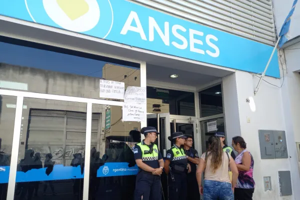 Por despidos y cierres de oficinas, anunciaron un paro en Anses Tucumán para este miércoles