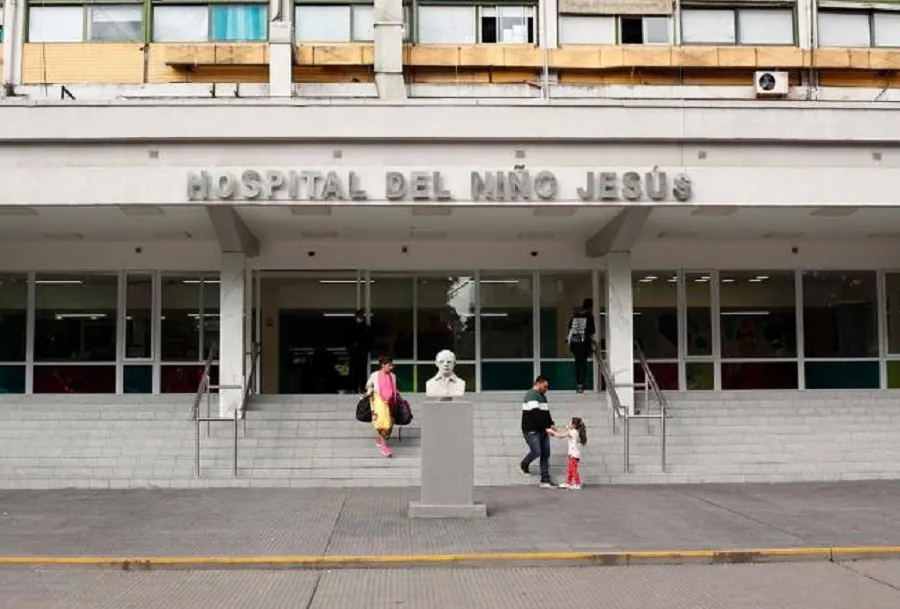 Logro médico inédito en Tucumán: un bebé de 29 días fue operado de un quiste de cuerdas vocales