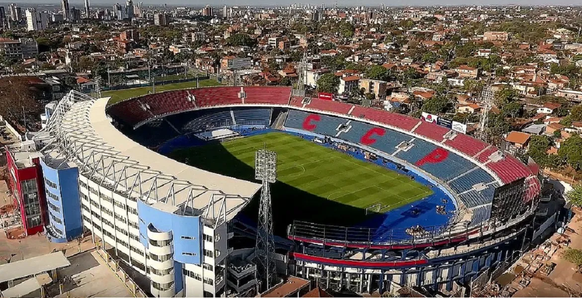 ESCENARIO. La opción más concreta es el estadio General Pablo Rojas, que alojó la recordada final de 2019 entre Colón e Independiente del Valle.