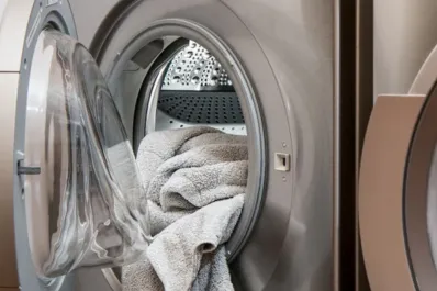 El sencillo truco para secar la ropa dentro del lavarropas