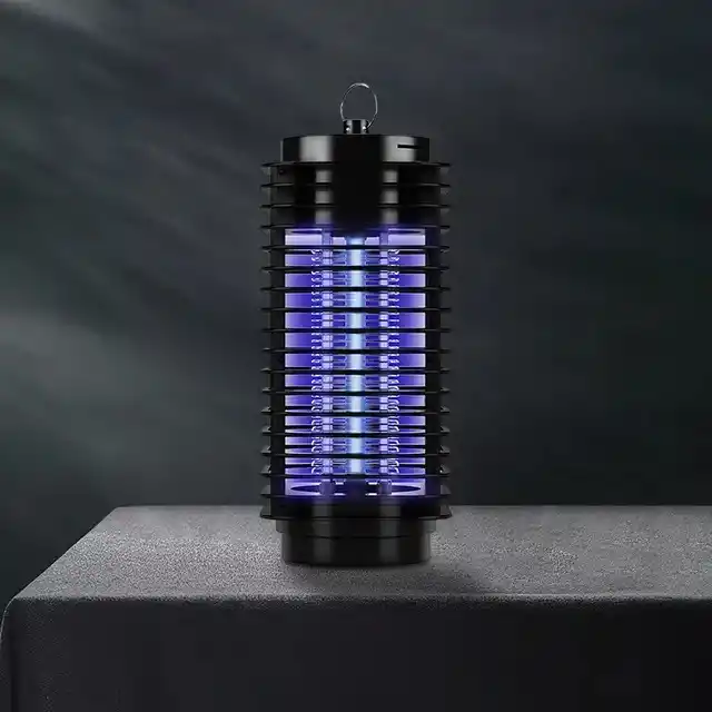 LÁMPARAS ANTIMOSQUITOS. No sirven porque el Aedes aegypti no es atraído por la luz sino por la temperatura corporal y los productos del metabolismo.