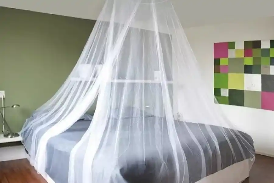 TULES Y TELAS. Sí sirven porque evitan el contacto entre las personas y el mosquito, ofician de una barrera protectora.