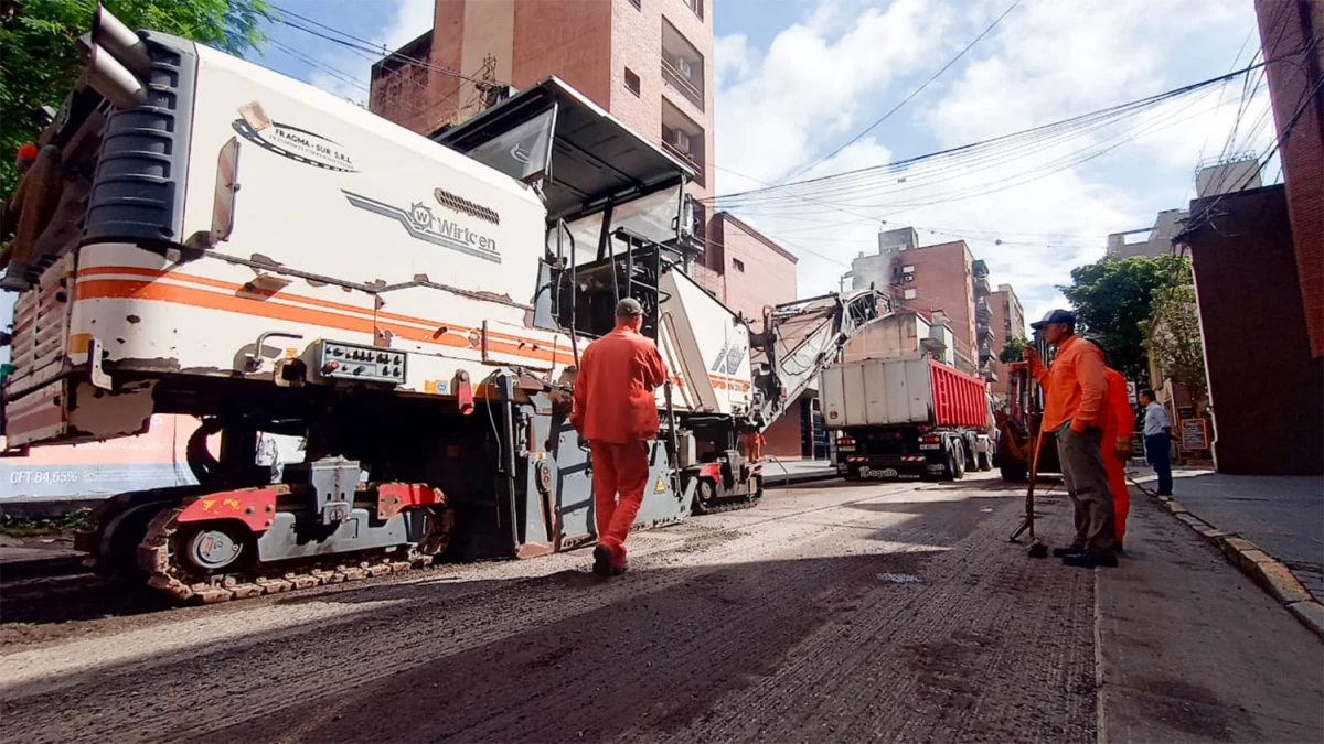 EN OBRAS. Obras Públicas de la municipalidad desarrolla diferentes trabajos de repavimentación en la ciudad. 