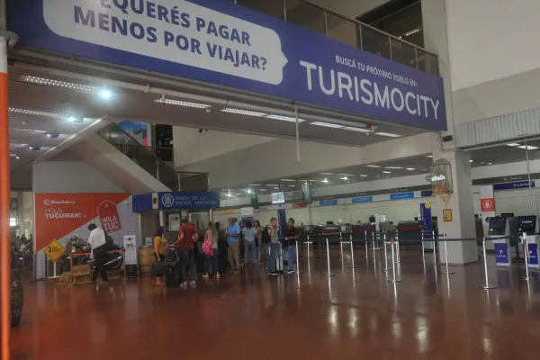 Otro paro complica los vuelos en el país: ¿afecta las operaciones del aeropuerto de Tucumán?