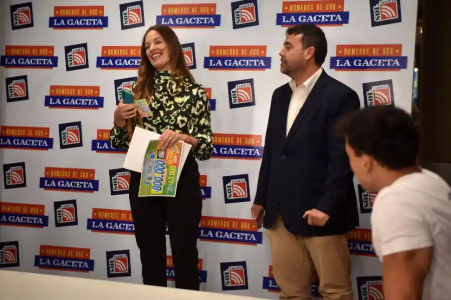 GRAN ALEGRÍA. El momento en el que se anunció el nombre del afortunado lector.