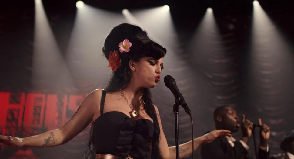 RECREACIÓN INTENSA. Elogiaron la labor de Marisa Abela interpretando a Amy Winehouse en “Back to black”.