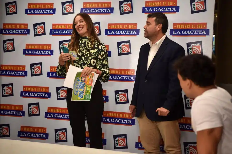 GRAN ALEGRÍA. El momento en el que se anunció el nombre del afortunado lector.