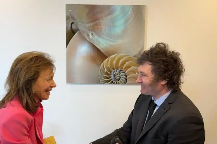 PRENSA. Milei recibe a periodista de “The Washington Post“ en Miami.