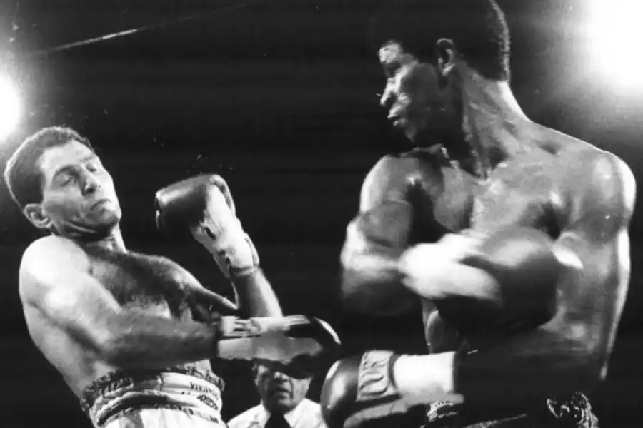 ESCÁNDALO. El combate entre “Látigo” Coggi y Eder González terminó con un polémico triunfo para el argentino.