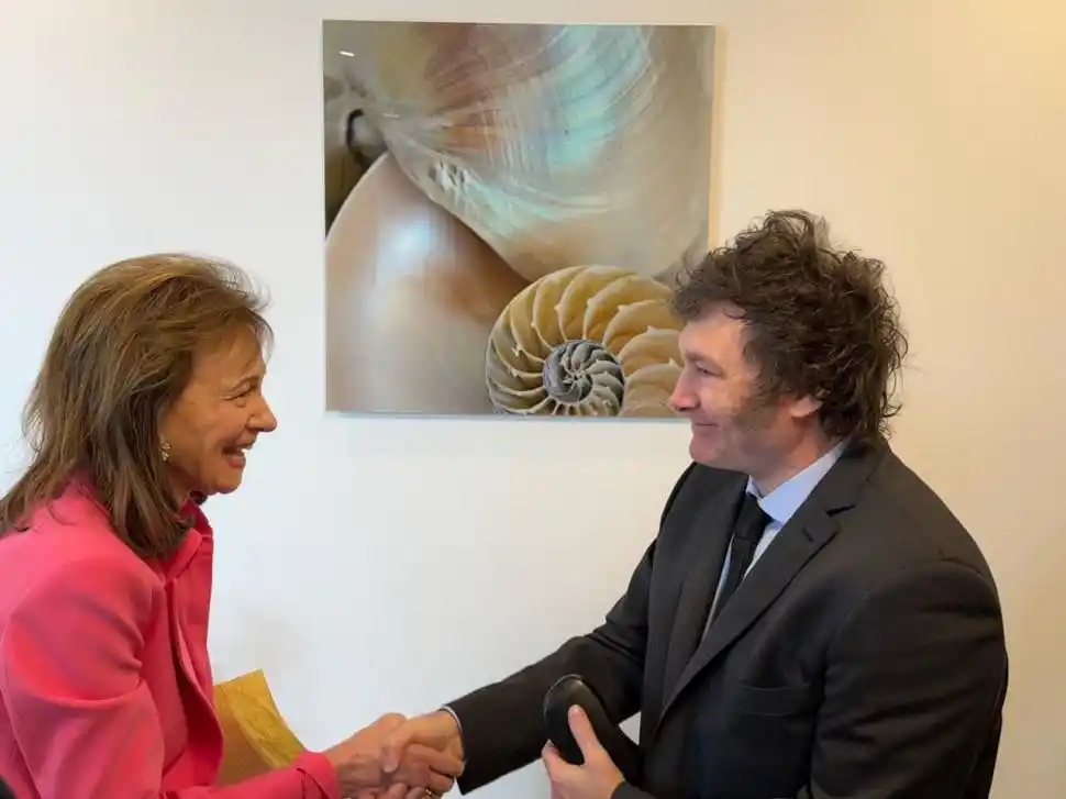 PRENSA. Milei recibe a periodista de “The Washington Post“ en Miami.