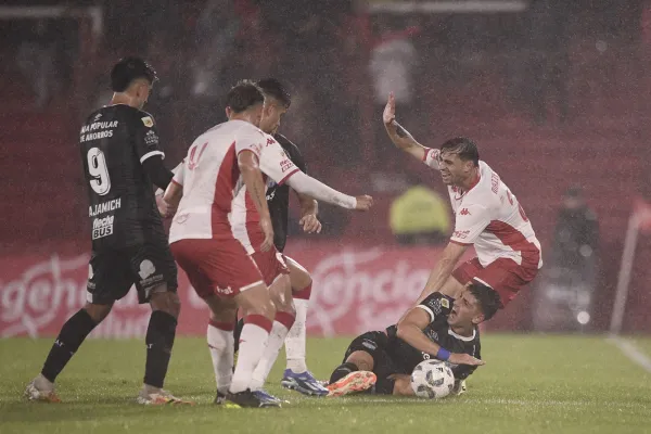 Huracán no tuvo piedad con Atlético Tucumán y lo venció 4-0