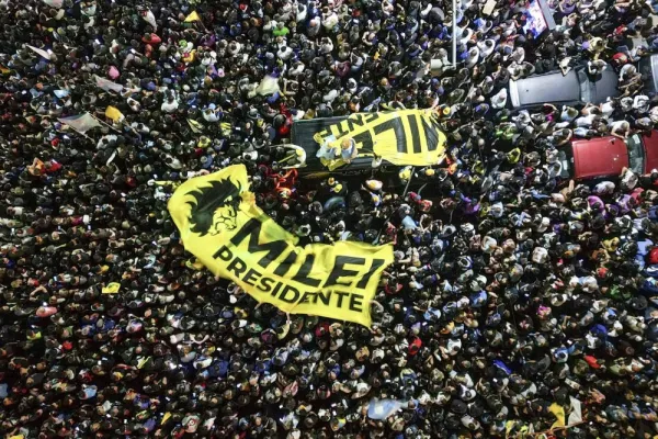 Hay aún aguante social, aunque crecen las críticas en tiempo de “chapuzas” mileístas