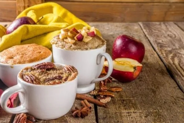 Una merienda ideal: el bizcochuelo de manzana sin harinas que se prepara en cinco minutos