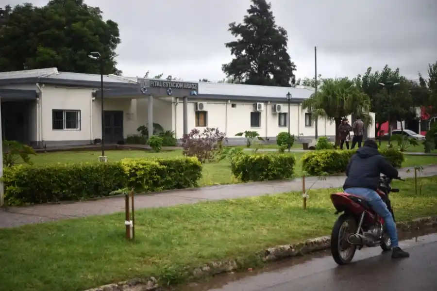 GUARDIA PERMANENTE. En el hospital de Estación Aráoz atienden a toda hora pacientes con signos de dengue.