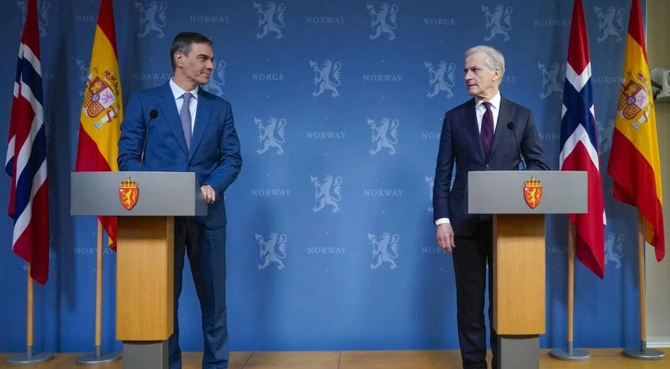 POSTURA CONJUNTA. El presidente español y el primer ministro noruego anuncian acuerdos sobre Palestina.  