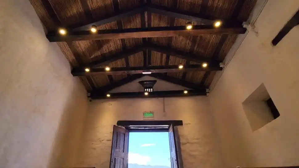 Techos restaurados. Se usaron elementos tradicionales para concretar los arreglos y refacciones, manteniendo así el estilo que tuvo el lugar desde su construcción en 1718.
