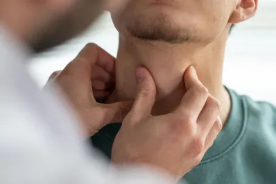 Tiroides: cuáles son los cinco síntomas que suelen pasar inadvertidos