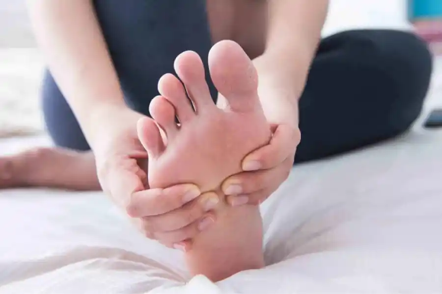 En los pies aparece un síntoma clave del colesterol alto