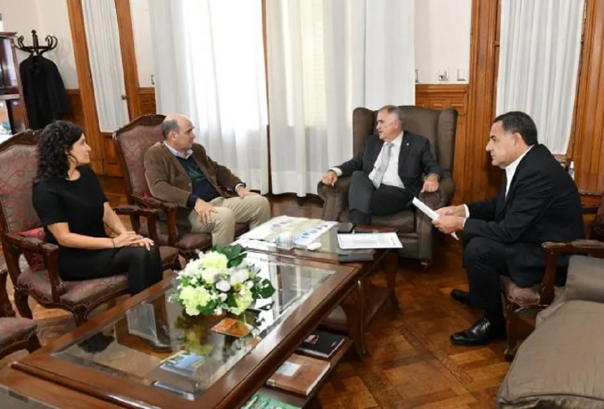 Tucumán realizó el primer embarque de arándanos a través del Paso San Francisco