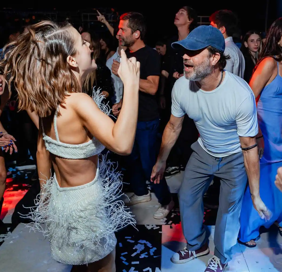 Fiel a su estilo y con un mensaje profundo, Pauls usó una gorra en honor a 