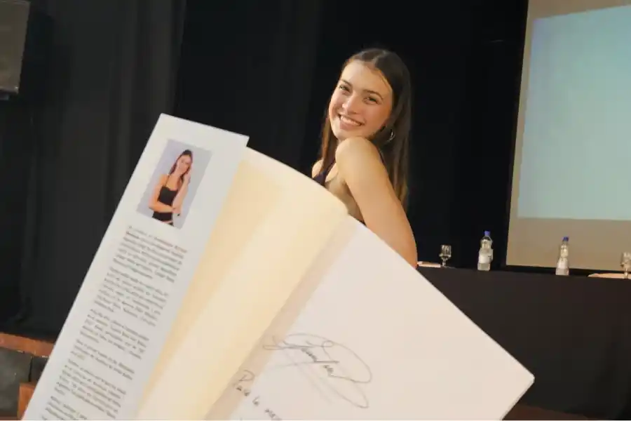 Alonso presentó “Fénix. Corazón de cenizas” el cinco de abril 