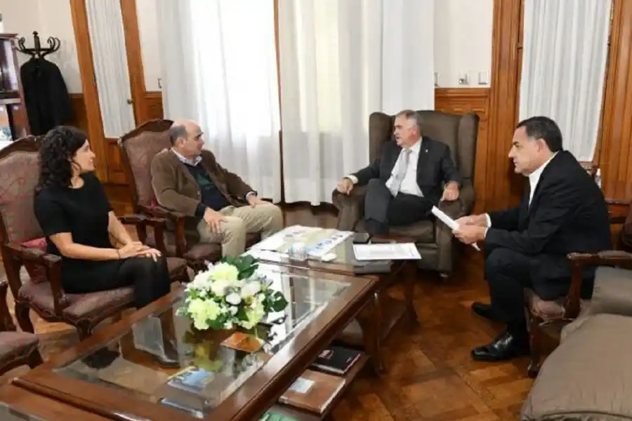 Tucumán realizó el primer embarque de arándanos a través del Paso San Francisco