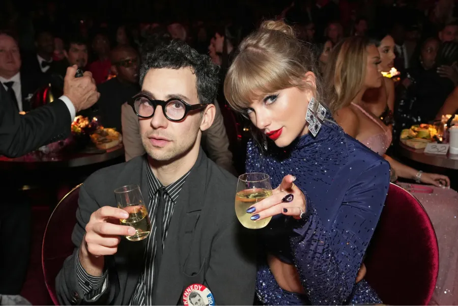 Taylor Swift y Jack Antonoff, su amigo y productor, quien dio sus primeros pasos en la producción musical en 1989, quinto disco de Swift