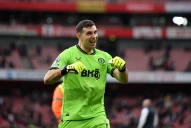 Dibu Martínez lo hizo otra vez: atajó dos penales y enloqueció a los franceses