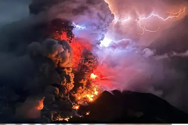 Indonesia emite una alerta de tsunami tras la erupción del volcán monte Ruang