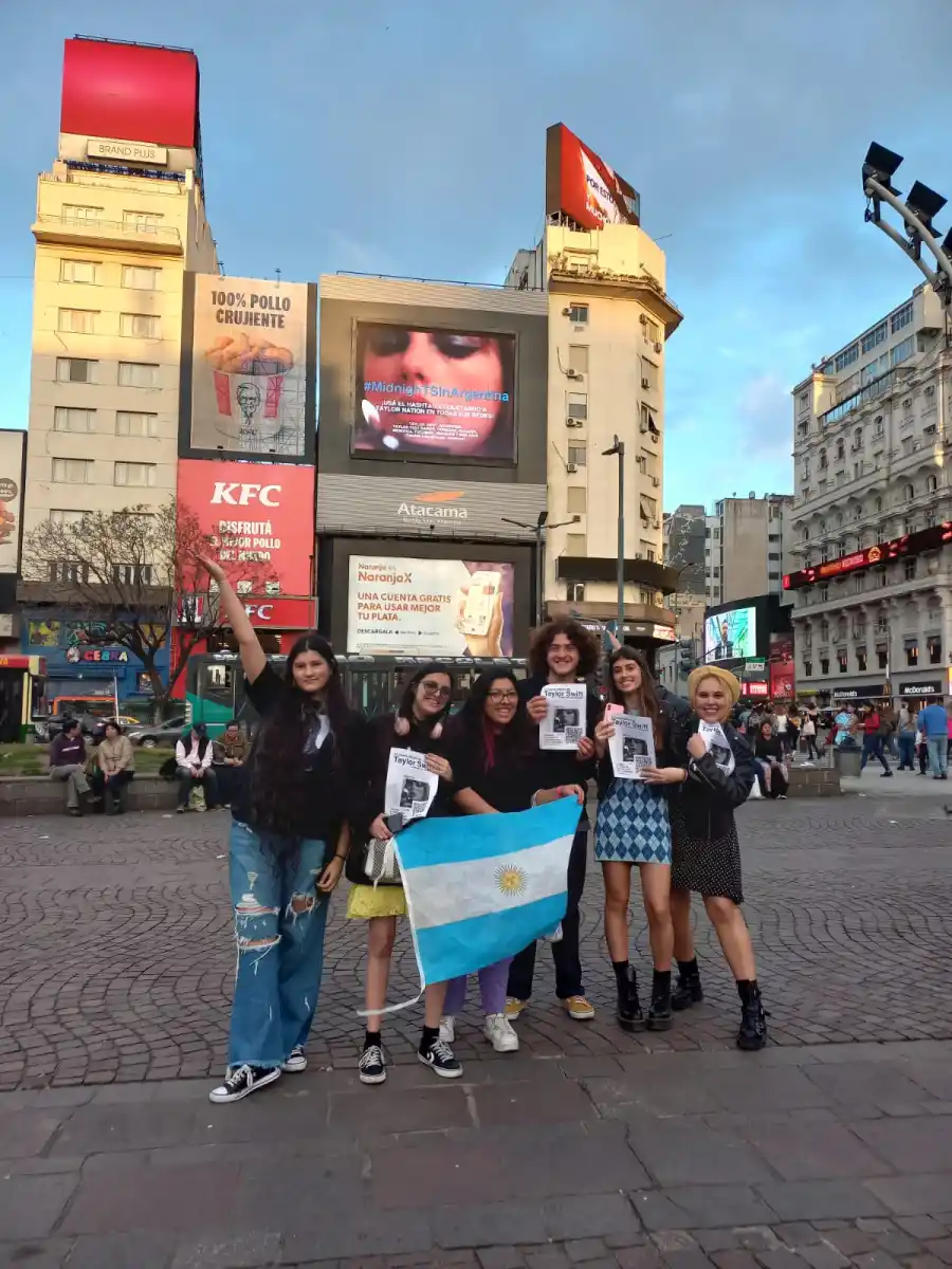 El anuncio creado y financiado por fans en el Obelisco