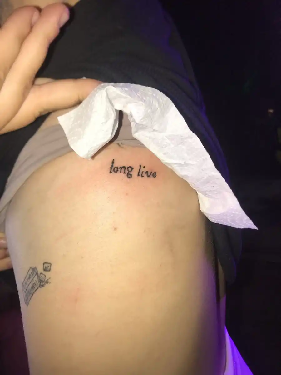 El tatuaje de la adolescente