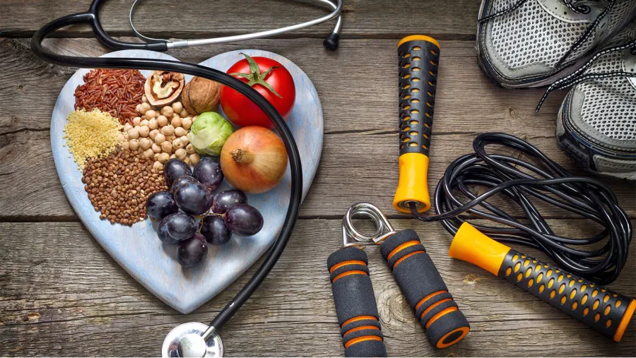 La clave para bajar el colesterol es tener una alimentación saludable y hacer ejercicio