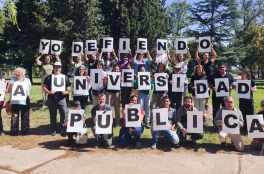Estudiantes de una universidad privada llaman a defender la universidad pública