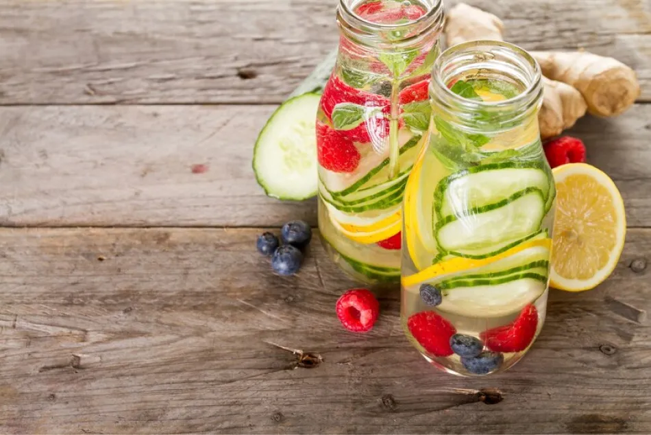Las aguas frutadas son bebidas livianas y saludables ideales para acompañar las comidas