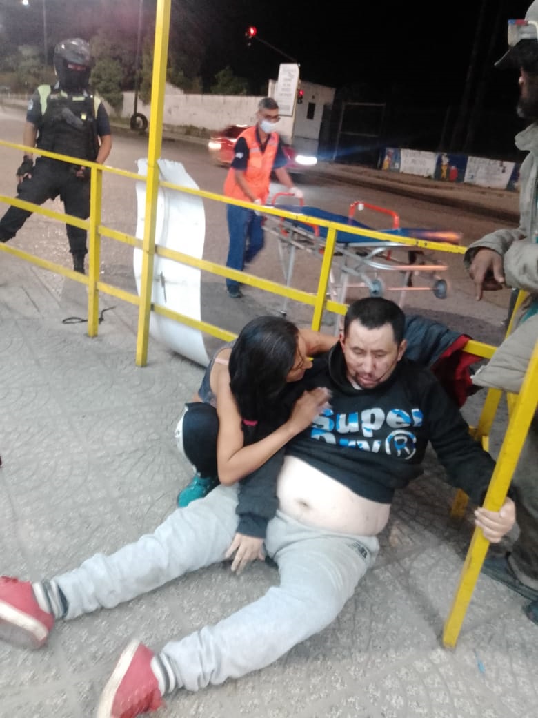 VÍCTIMA. Gómez quedó inconsciente tras el golpe.