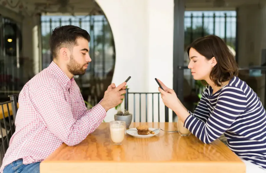Cosas que no debes de hacer en una primera cita con alguien de una app