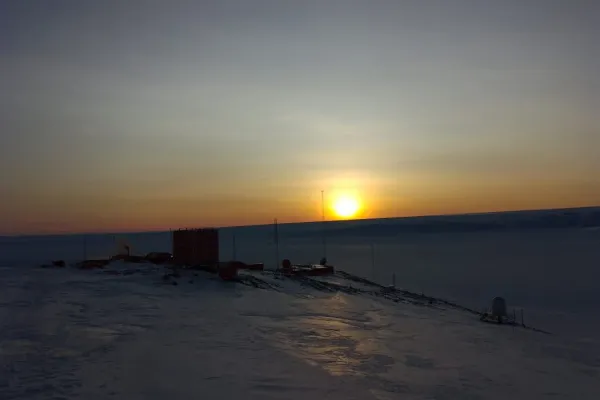 Noche polar antártica: la oscuridad cubrirá el continente de hielo durante cuatro meses